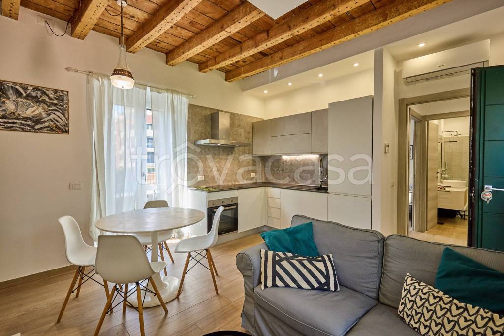 appartamento in vendita a Milano in zona Famagosta
