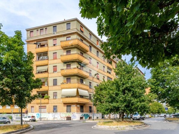 appartamento in vendita a Milano in zona Bande Nere