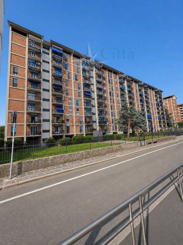 appartamento in vendita a Milano in zona Gallaratese