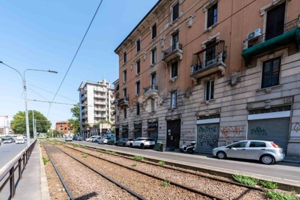appartamento in vendita a Milano in zona Lorenteggio