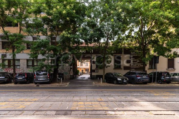 ufficio in vendita a Milano in zona Solari
