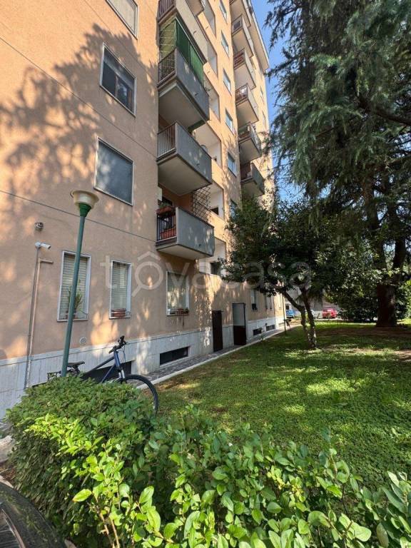 appartamento in vendita a Milano in zona Forze Armate