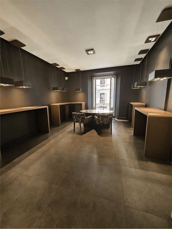 appartamento in vendita a Milano in zona Cadorna