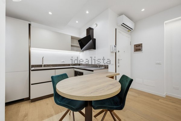 appartamento in vendita a Milano in zona Cadorna