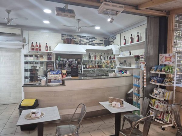 negozio in vendita a Milano in zona Quarto Oggiaro