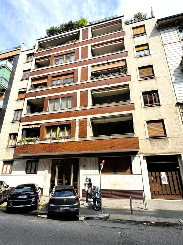 appartamento in vendita a Milano in zona Cinque Giornate