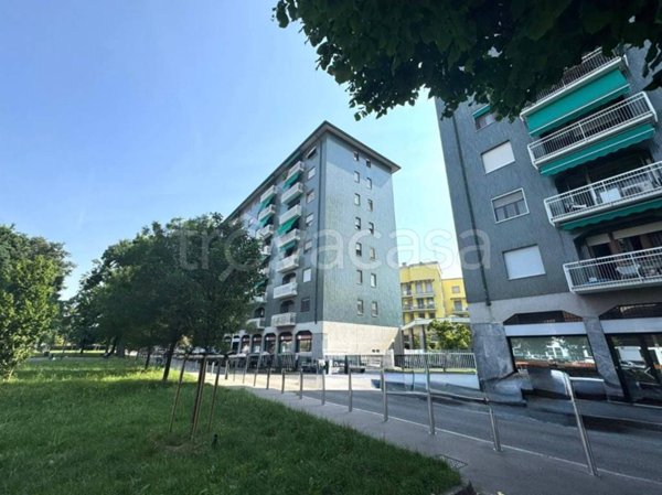 appartamento in vendita a Milano in zona Lorenteggio