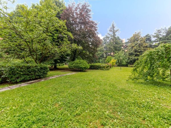 appartamento in vendita a Milano in zona Baggio