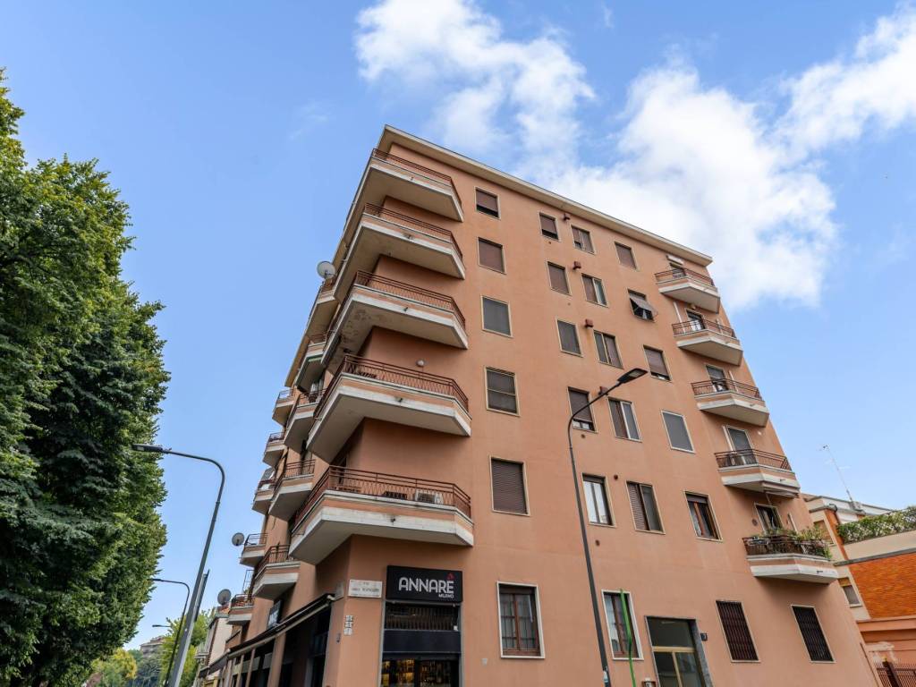 appartamento in vendita a Milano in zona Vigentino