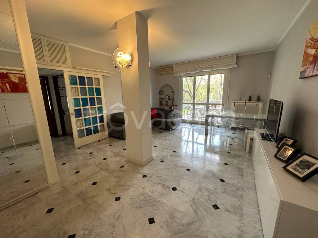 appartamento in vendita a Milano in zona Adriano
