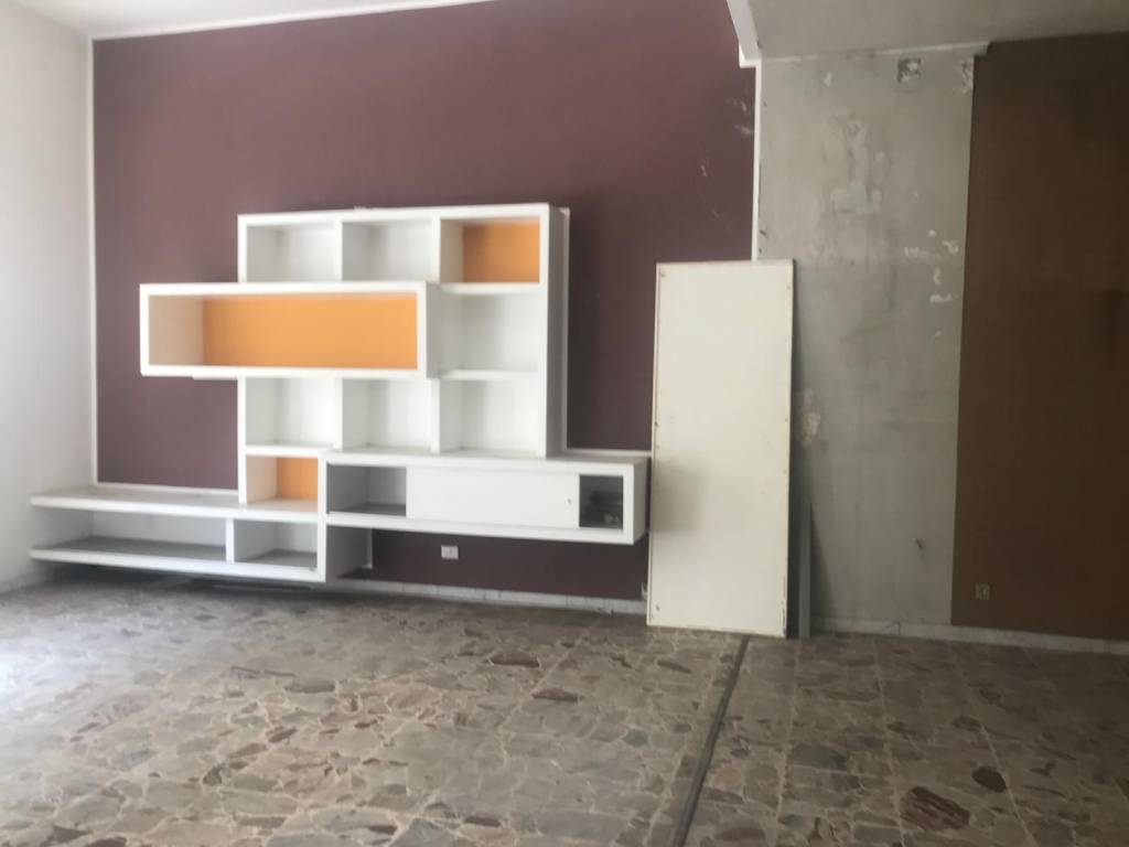 negozio in vendita a Milano in zona Stazione Centrale