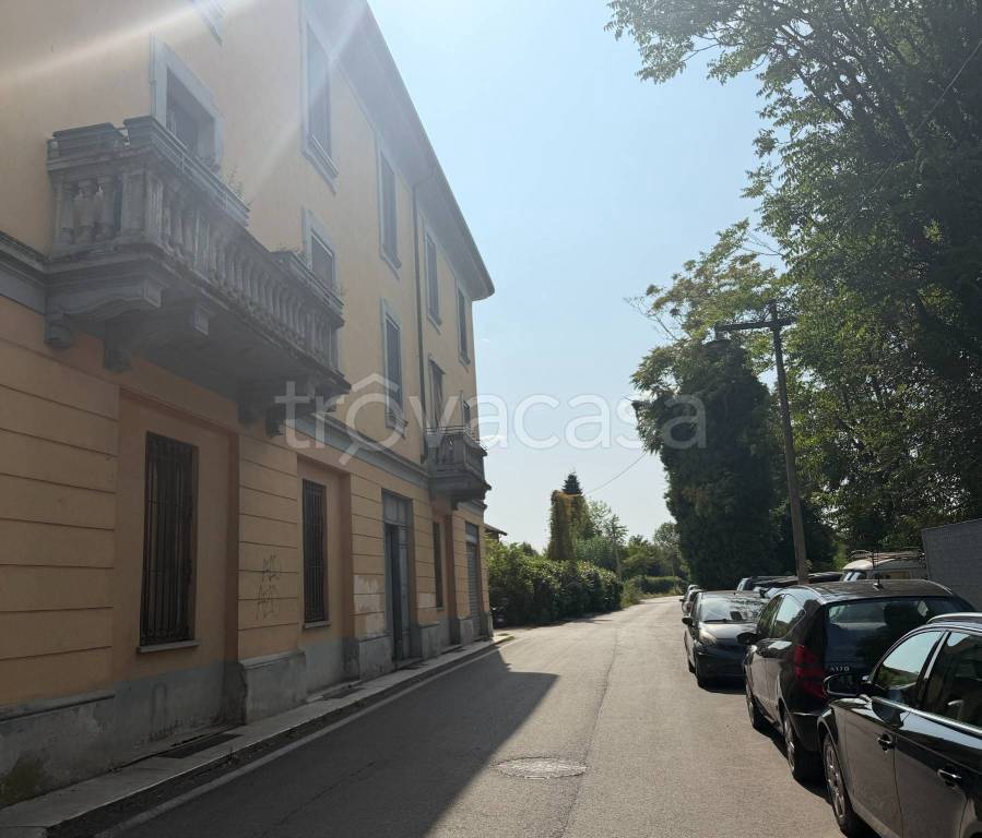 appartamento in vendita a Milano in zona Restocco Maroni