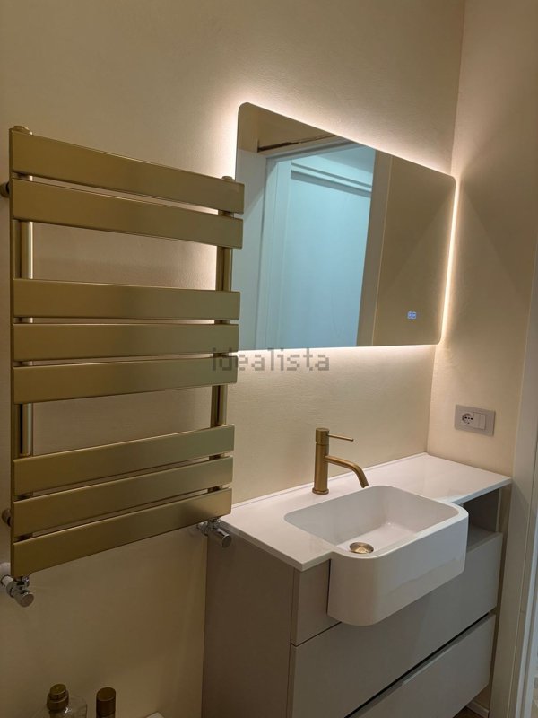 appartamento in vendita a Milano in zona Corsica
