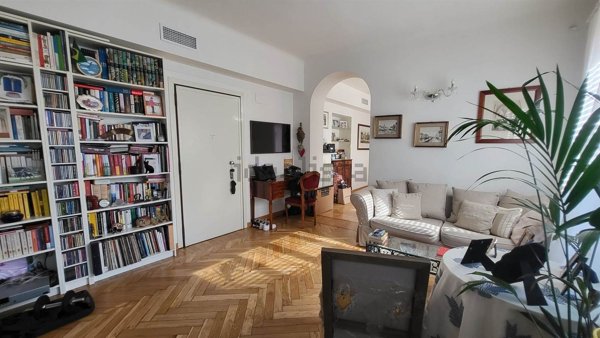 appartamento in vendita a Milano in zona Sant'Ambrogio