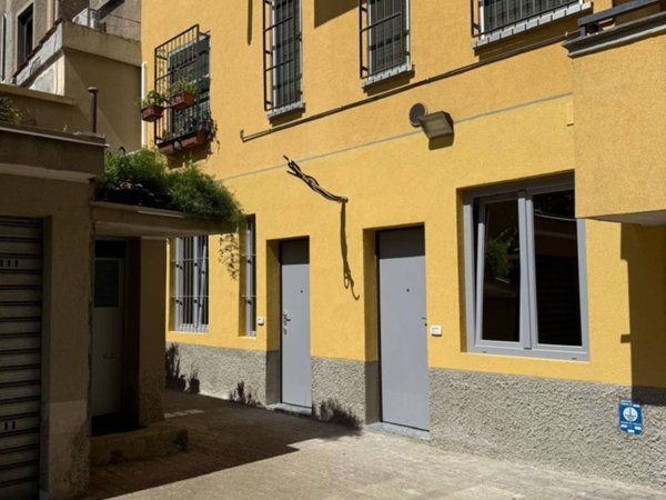 appartamento in vendita a Milano in zona Porta Genova