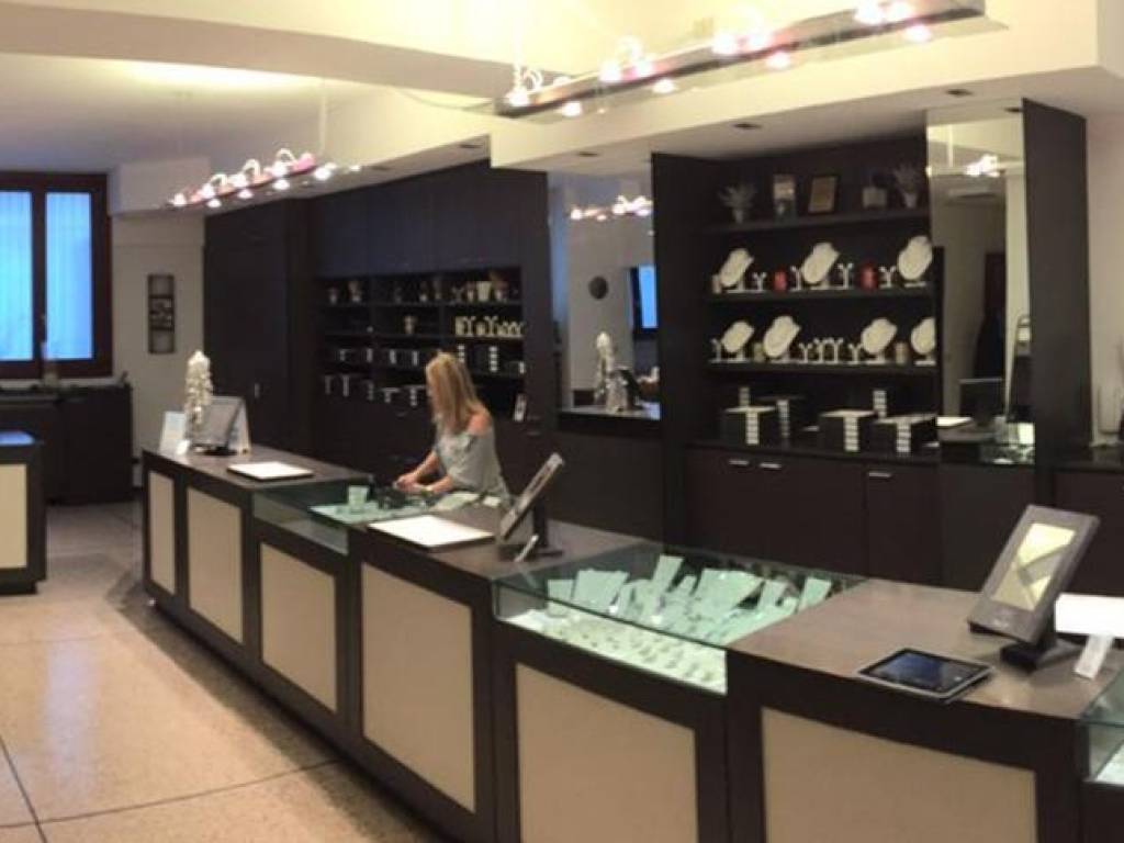 negozio in vendita a Milano in zona Solari