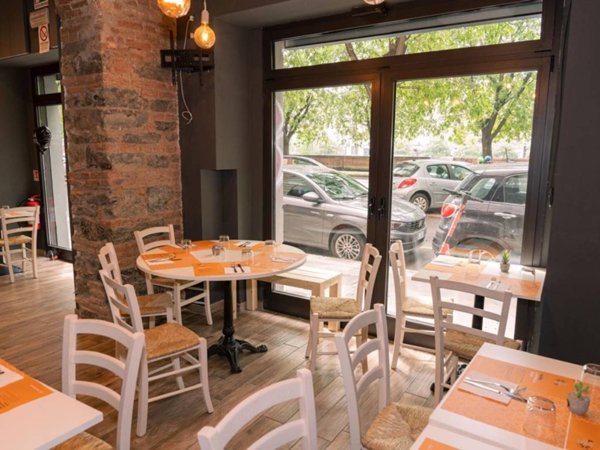 negozio in vendita a Milano in zona Porta Ticinese