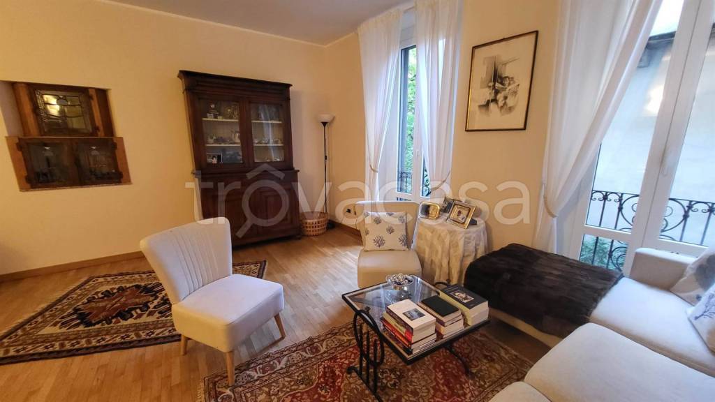 appartamento in vendita a Milano in zona Sant'Ambrogio