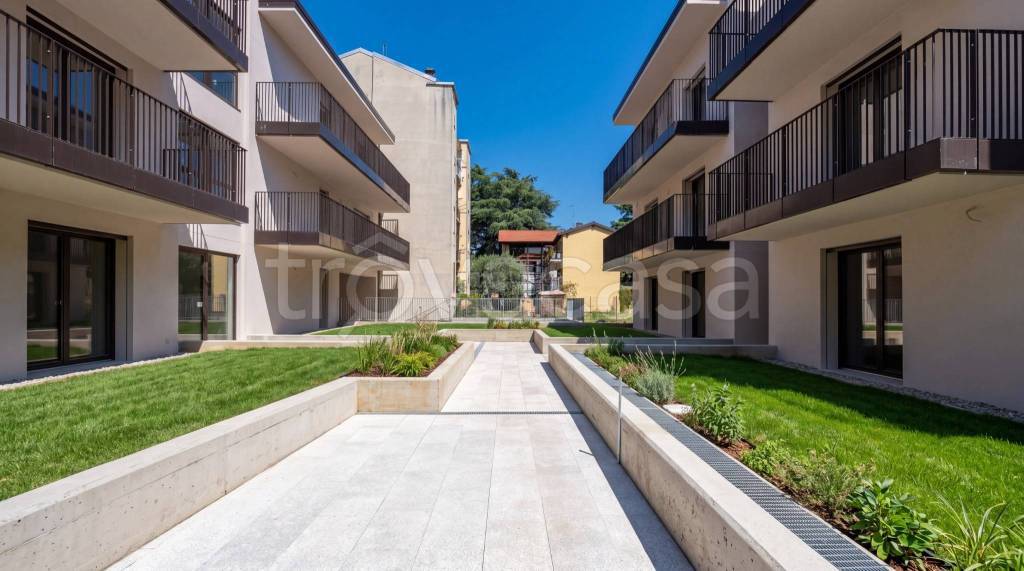 appartamento in vendita a Milano in zona Baggio