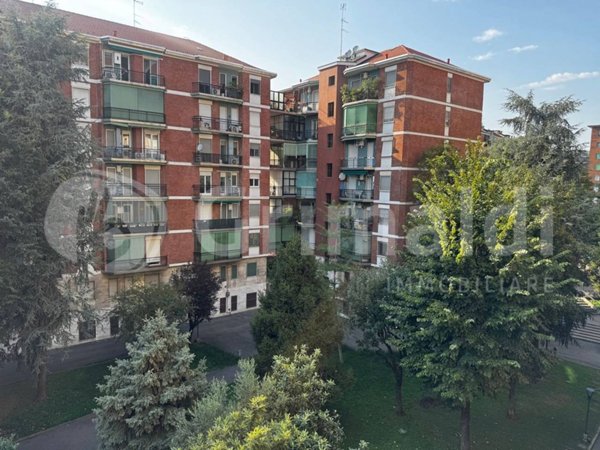 appartamento in vendita a Milano in zona Famagosta