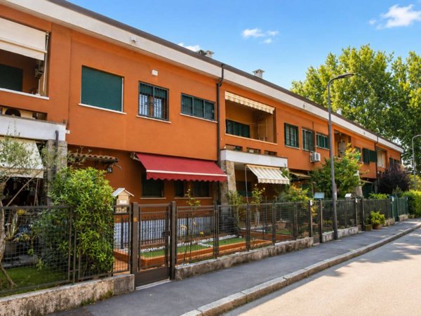 casa indipendente in vendita a Milano in zona San Siro