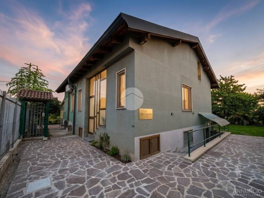 casa indipendente in vendita a Milano in zona Quinto Romano