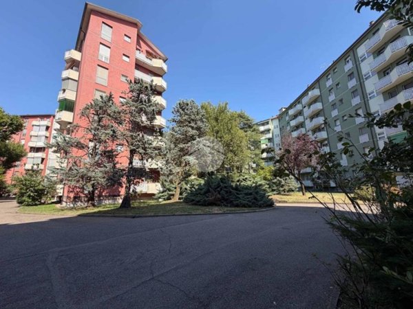 appartamento in vendita a Milano in zona Forlanini