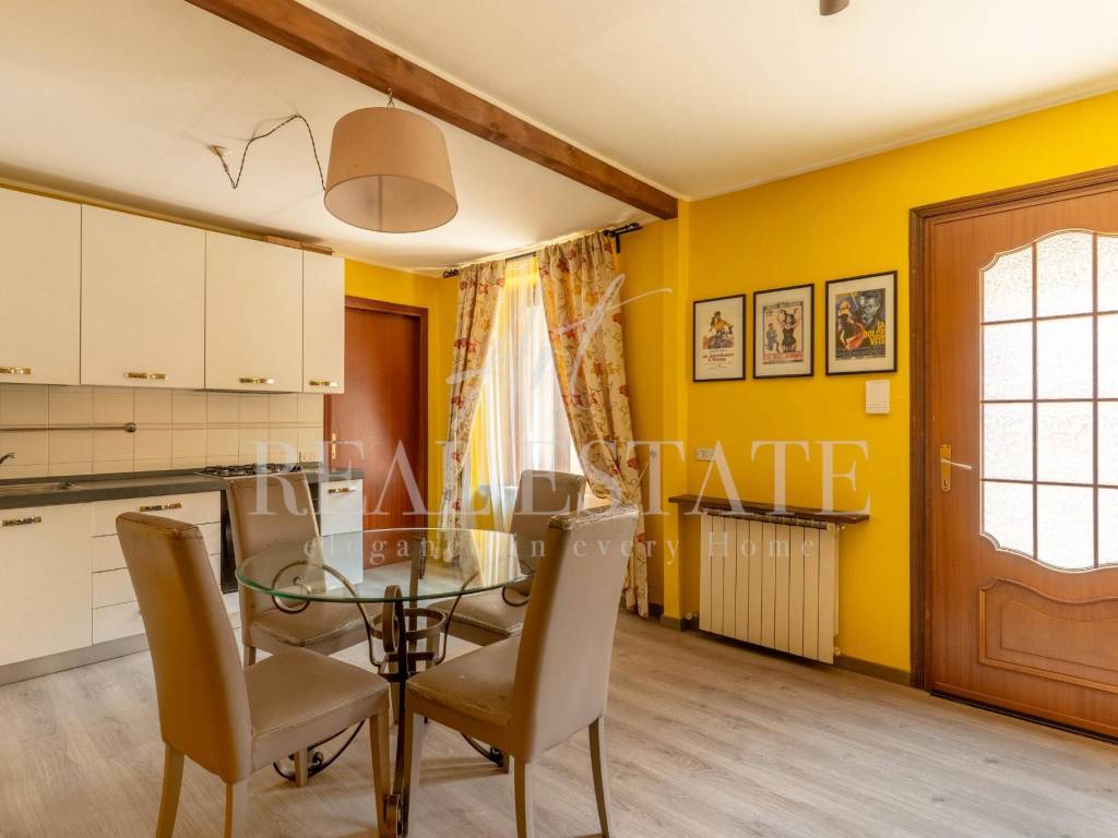 appartamento in vendita a Milano in zona Sant'Ambrogio