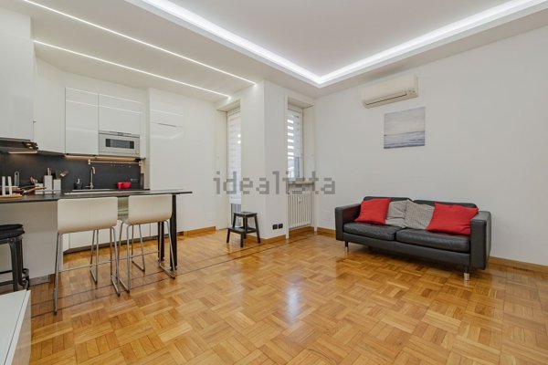 appartamento in vendita a Milano in zona Porta Genova