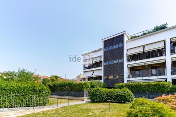 appartamento in vendita a Milano in zona Baggio