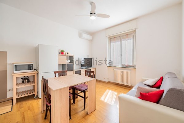 appartamento in vendita a Milano in zona Bullona