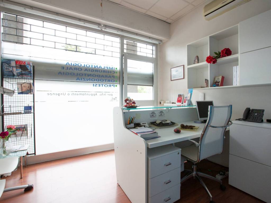 ufficio in vendita a Milano in zona Vigentino