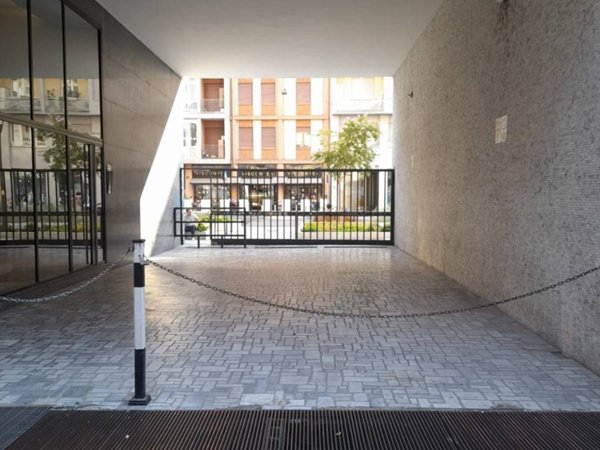 negozio in vendita a Milano in zona Sant'Ambrogio