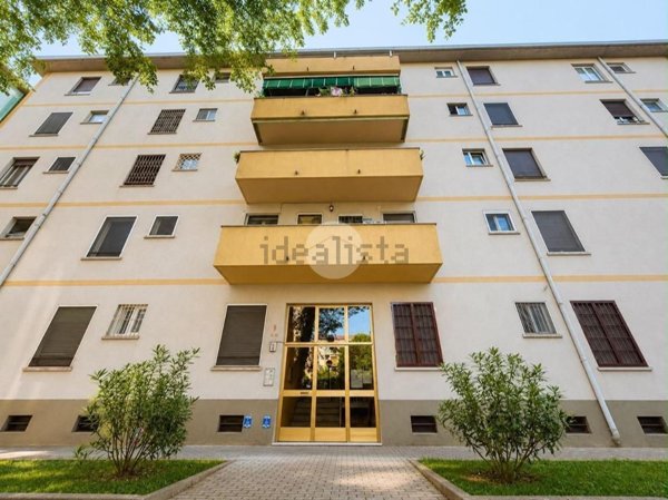 appartamento in vendita a Milano in zona Corvetto