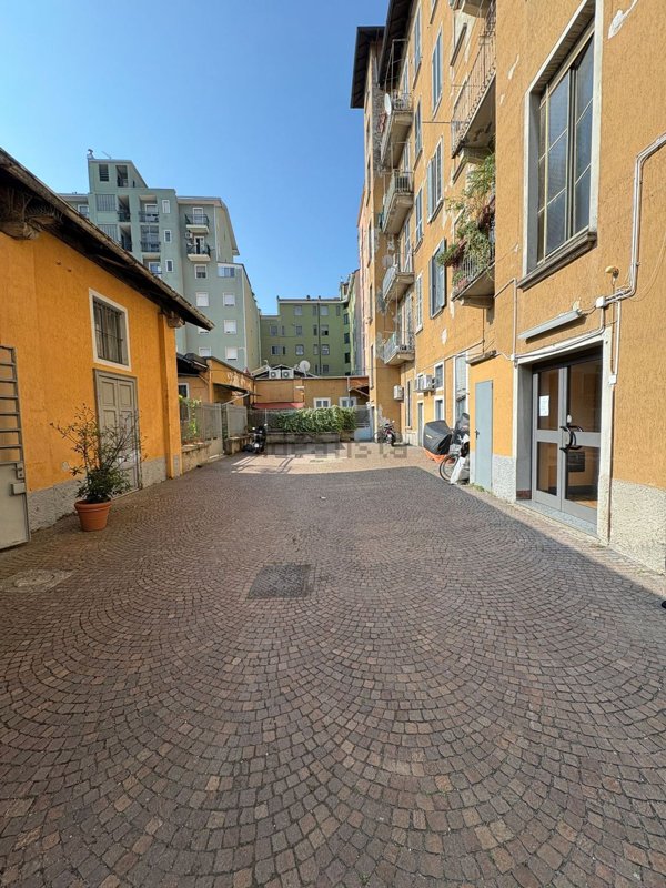 appartamento in vendita a Milano in zona Stadera