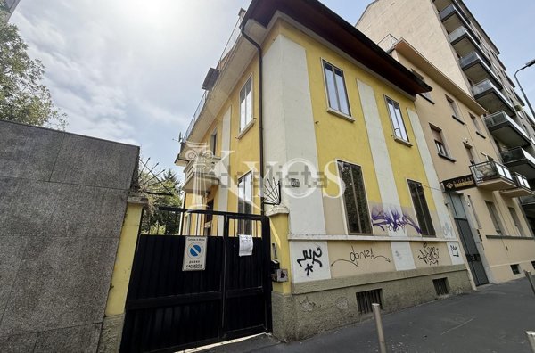 appartamento in vendita a Milano in zona Bande Nere
