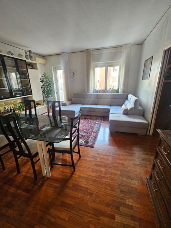 appartamento in vendita a Milano in zona Bande Nere