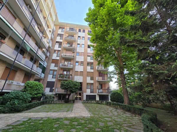 appartamento in vendita a Milano in zona Corsica