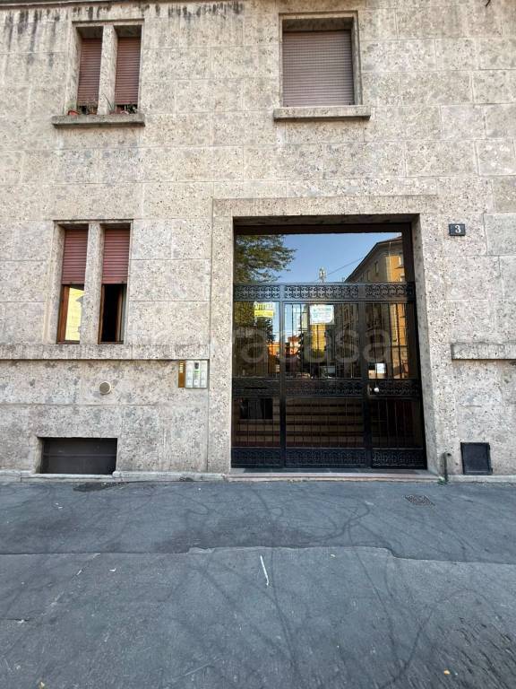 locale commerciale in vendita a Milano in zona Villapizzone