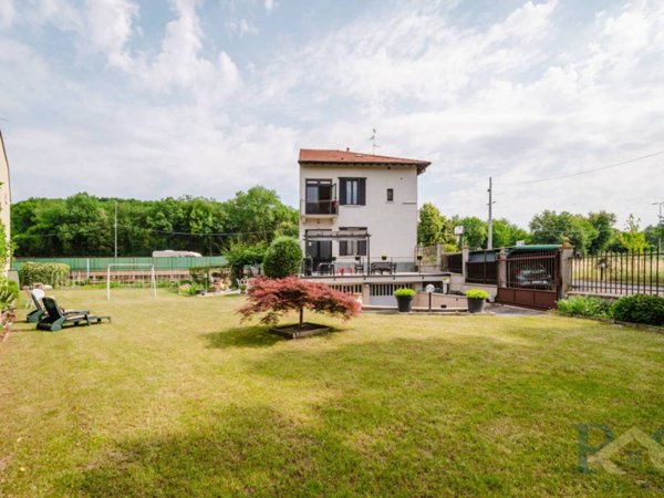 casa indipendente in vendita a Milano in zona Figino