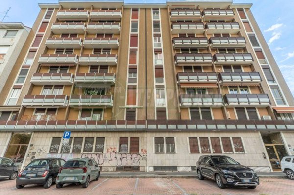 appartamento in vendita a Milano in zona Famagosta