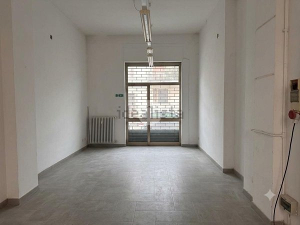 locale commerciale in vendita a Milano in zona Bande Nere