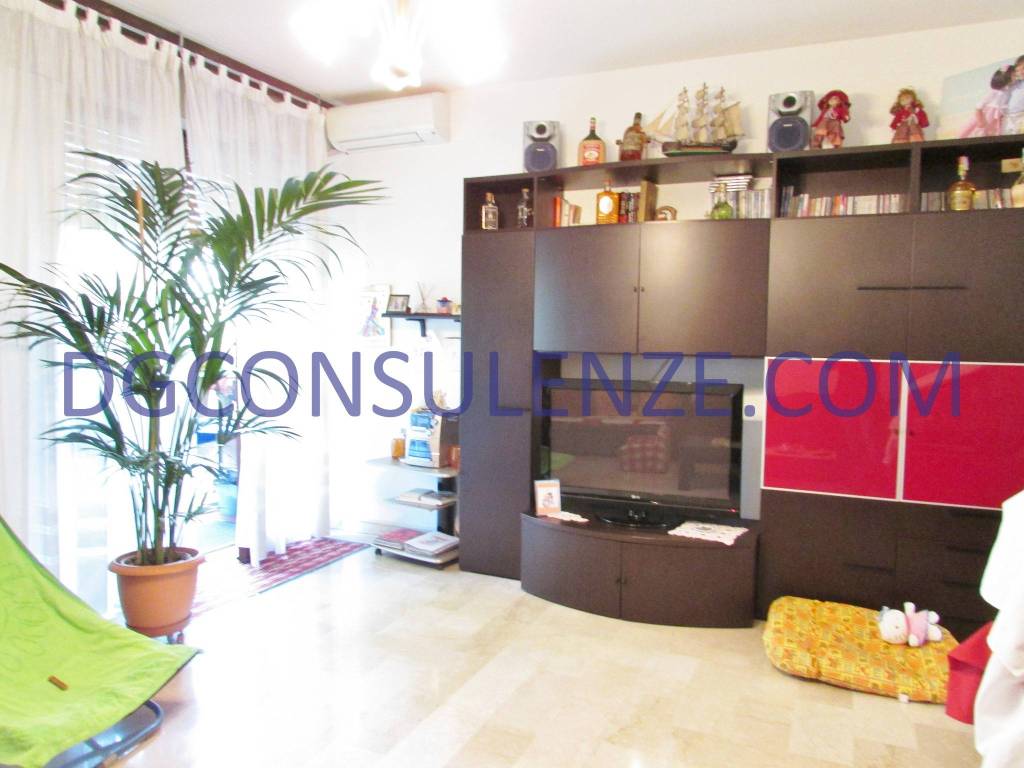 appartamento in vendita a Milano in zona Corsica