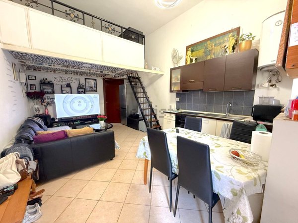 appartamento in vendita a Milano in zona Adriano