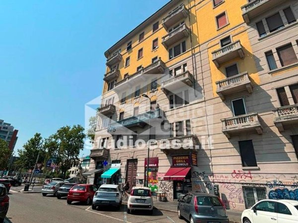 appartamento in vendita a Milano in zona Porta Genova