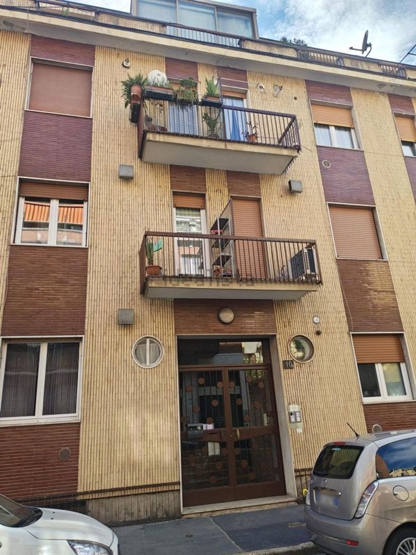 appartamento in vendita a Milano in zona Lorenteggio