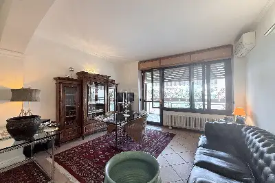 appartamento in vendita a Milano in zona Lorenteggio