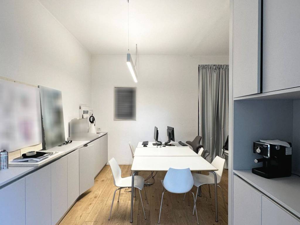 ufficio in vendita a Milano in zona Città Studi