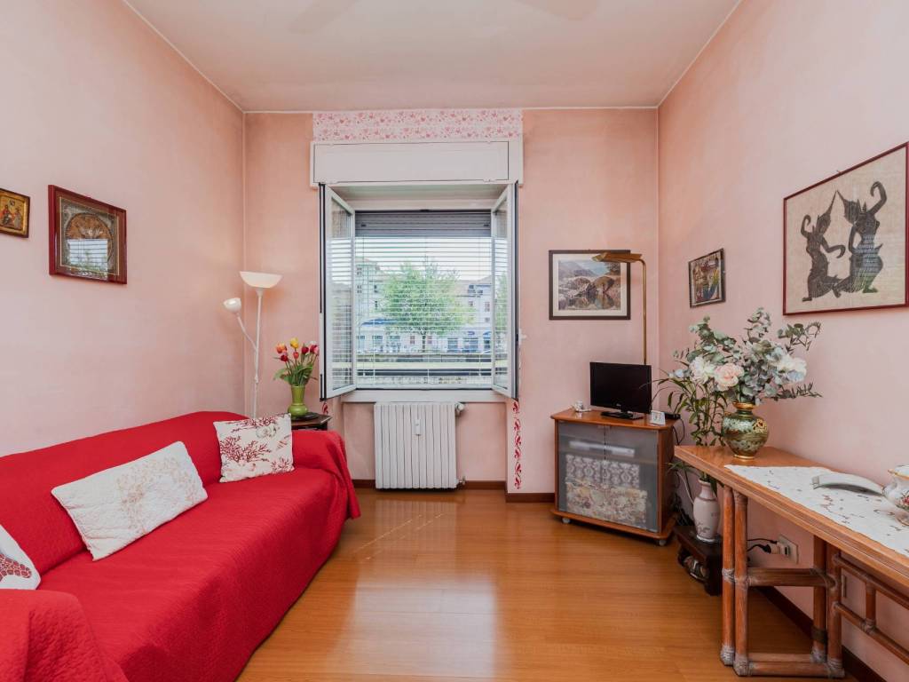 appartamento in vendita a Milano in zona Famagosta