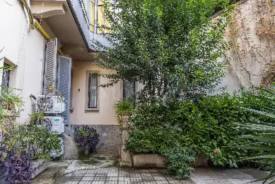 casa indipendente in vendita a Milano in zona Porta Volta
